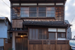 Hisago-Uma-Entrance2